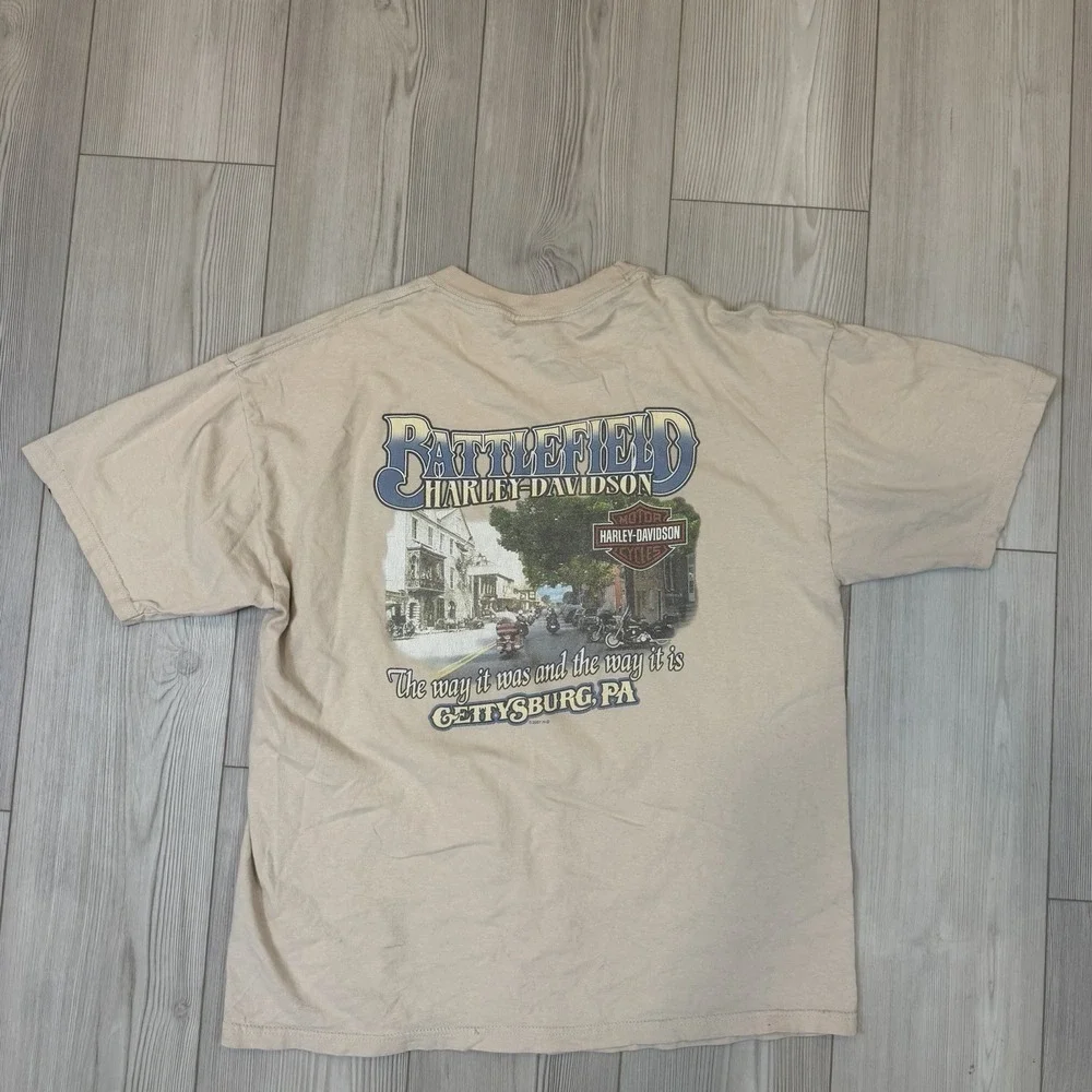 Harley Davidson T Shirt Men's XL Chasing Tail Beige Tan New Castle Delaware‎